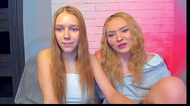 Snapshot of mari_martin chatting on December 14, 2025, 5:29 pm mari martin online show from December 14, 2025, 5:29 pm