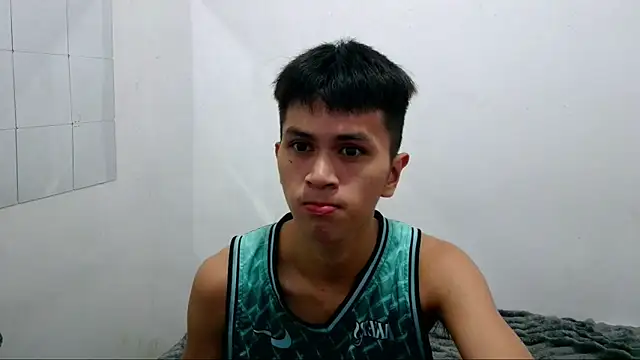 Snapshot of femboykael chatting on October 23, 2025, 12:26 pm femboykael online show from October 23, 2025, 12:26 pm
