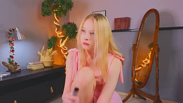 Snapshot of YungLyssy chatting on December 14, 2025, 3:02 am YungLyssy online show from December 14, 2025, 3:02 am