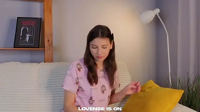 Snapshot of KateCahee chatting on December 5, 2025, 1:27 am KateCahee online show from December 5, 2025, 1:27 am