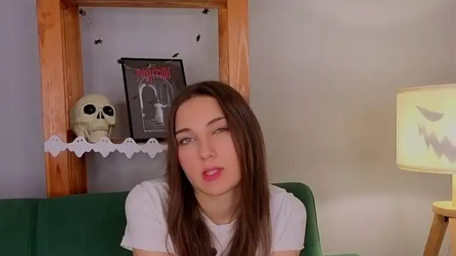 Snapshot of KateCahee chatting on October 31, 2025, 12:40 am KateCahee online show from October 31, 2025, 12:40 am