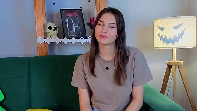 Snapshot of KateCahee chatting on October 30, 2025, 1:37 am KateCahee online show from October 30, 2025, 1:37 am