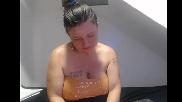 Debora Cienfuegos25 online show from February 8, 2026, 3:04 am