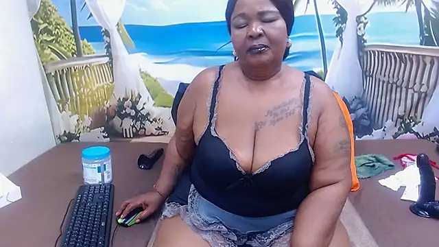 MatureMilfxxx online show from April 30, 2026, 8:57 pm