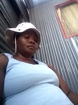 blackbeautyxx92 online show from October 25, 2025, 1:23 pm