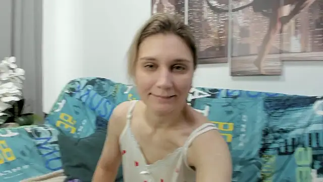 Snapshot of Tenderly_Sophie chatting on November 28, 2025, 1:17 am Tenderly Sophie online show from November 28, 2025, 1:17 am