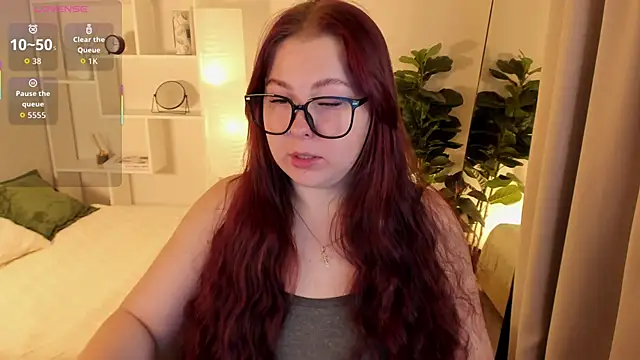 Snapshot of EffyBlush chatting on November 16, 2025, 1:27 pm EffyBlush online show from November 16, 2025, 1:27 pm