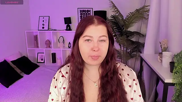 Snapshot of EffyBlush chatting on December 3, 2025, 1:32 pm EffyBlush online show from December 3, 2025, 1:32 pm