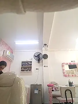 BabyCaramel18 online show from November 7, 2025, 1:59 pm