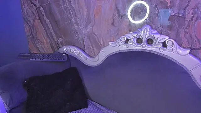 sydney miller  online show from January 7, 2026, 11:32 pm