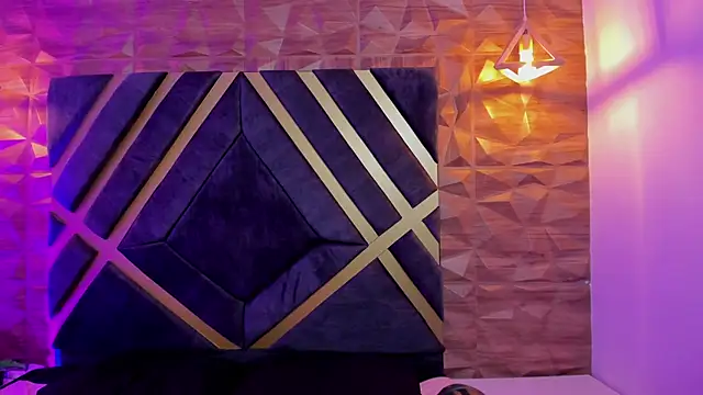 sydney miller  online show from April 20, 2026, 11:28 pm