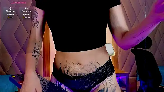 Athenea sky  online show from November 7, 2025, 2:10 pm