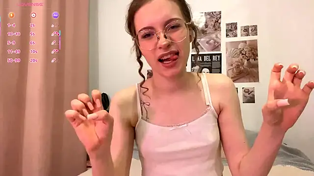 Snapshot of Kira_Sanders chatting on November 24, 2025, 5:02 pm Kira Sanders online show from November 24, 2025, 5:02 pm