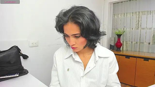 chloehanna online show from November 11, 2025, 6:03 pm