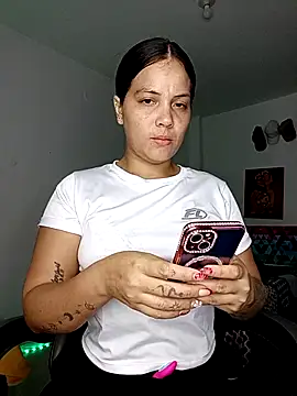 Snapshot of tattyHot95 chatting on November 12, 2025, 1:26 pm tattyHot95 online show from November 12, 2025, 1:26 pm