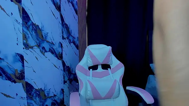 Scarlet DLuce online show from February 19, 2026, 9:34 pm