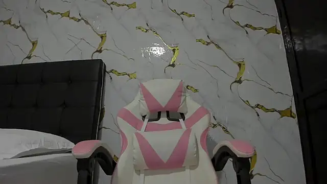 Scarlet DLuce online show from April 11, 2026, 9:24 am