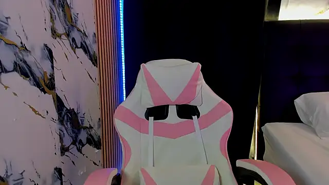 Scarlet DLuce online show from November 26, 2025, 9:09 am