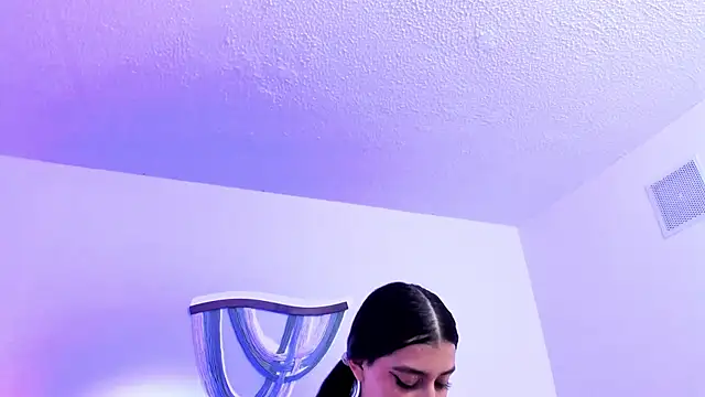 violettlorraine  online show from October 23, 2025, 7:56 pm