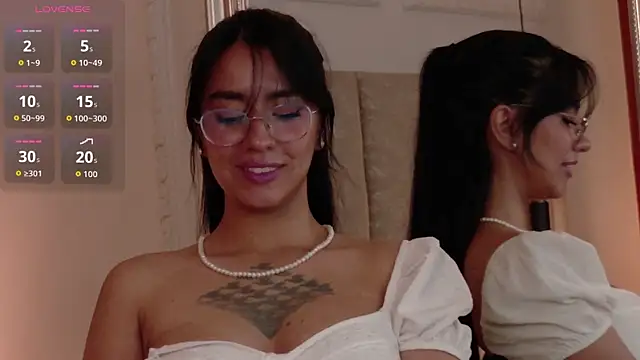 Penelope-Cross online show from December 3, 2025, 3:11 pm