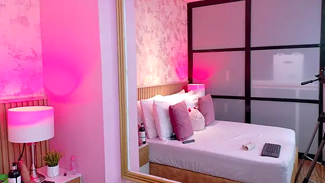 AdelineJhones online show from January 7, 2026, 2:44 pm