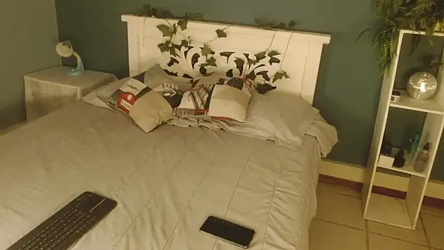 Snapshot of Samantha__Benet chatting on November 25, 2025, 8:09 pm Samantha Benet online show from November 25, 2025, 8:09 pm