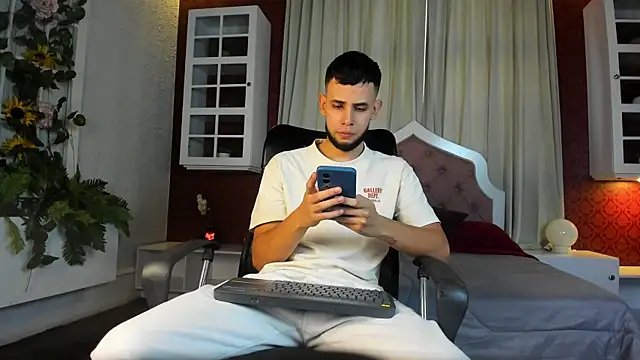 Snapshot of Maxcole_07 chatting on December 16, 2025, 7:40 pm Maxcole 07 online show from December 16, 2025, 7:40 pm