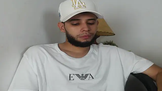 Snapshot of Maxcole_07 chatting on November 8, 2025, 9:40 pm Maxcole 07 online show from November 8, 2025, 9:40 pm