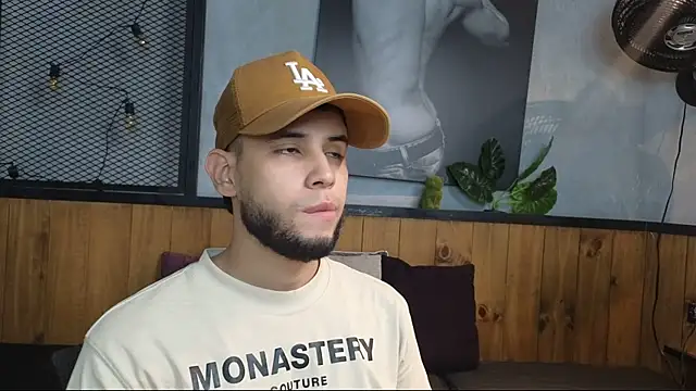 Snapshot of Maxcole_07 chatting on December 3, 2025, 8:52 pm Maxcole 07 online show from December 3, 2025, 8:52 pm