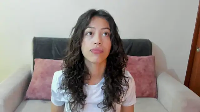 emily jonessxx online show from December 1, 2025, 1:23 pm