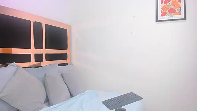 Snapshot of karolebonyy chatting on November 17, 2025, 3:49 pm karolebonyy online show from November 17, 2025, 3:49 pm