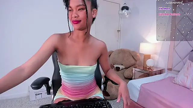 Snapshot of karolebonyy chatting on November 20, 2025, 12:28 pm karolebonyy online show from November 20, 2025, 12:28 pm