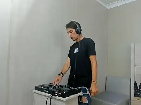 Snapshot of jupiter_333 chatting on November 24, 2025, 5:57 pm jupiter 333 online show from November 24, 2025, 5:57 pm