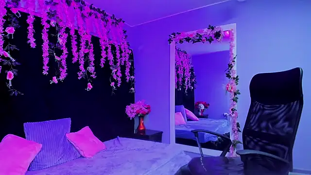 Gabyy Cooper  online show from November 7, 2025, 2:16 am