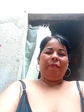 Snapshot of mother2-divorced chatting on November 21, 2025, 1:32 pm mother2-divorced online show from November 21, 2025, 1:32 pm