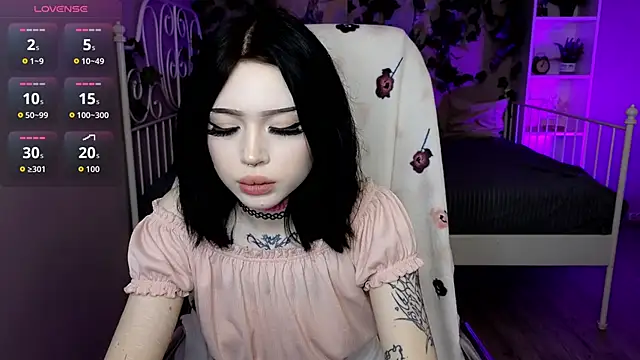 Snapshot of Emma_Kirks chatting on November 6, 2025, 10:41 am Emma Kirks online show from November 6, 2025, 10:41 am