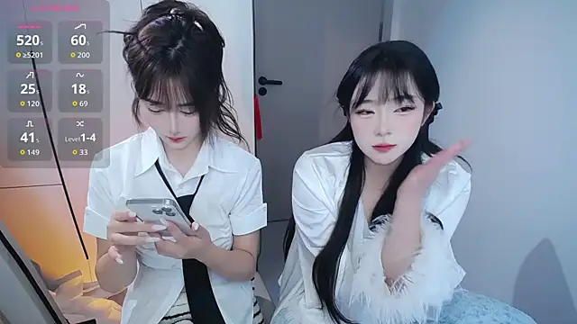 Snapshot of Follyise chatting on November 28, 2025, 2:17 pm Follyise online show from November 28, 2025, 2:17 pm