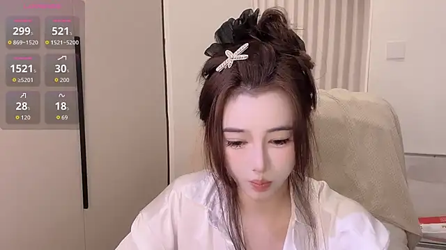 Snapshot of Follyise chatting on November 11, 2025, 12:00 pm Follyise online show from November 11, 2025, 12:00 pm