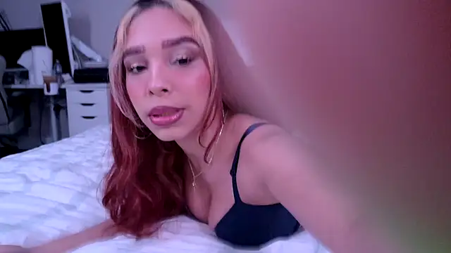 Snapshot of Latinagf chatting on November 17, 2025, 5:11 am Latinagf online show from November 17, 2025, 5:11 am