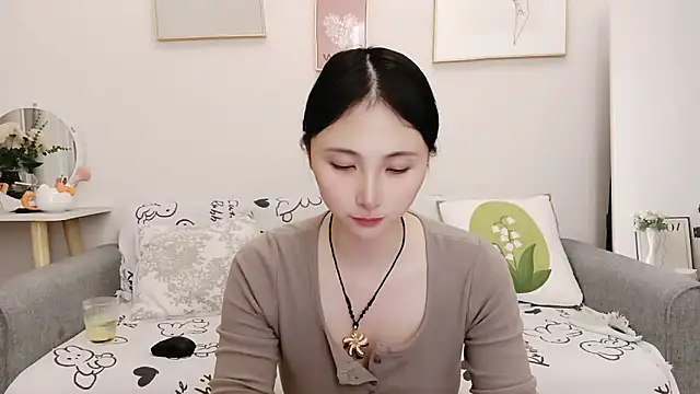 yuyan3929 online show from November 25, 2025, 12:16 pm