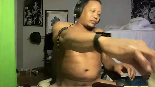 Snapshot of OnGodV1Ooutta10 chatting on November 3, 2025, 5:56 am OnGodV1Ooutta10 online show from November 3, 2025, 5:56 am