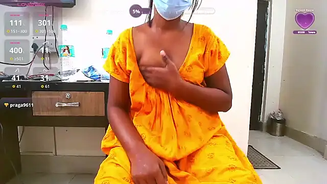 royalgirl321 online show from November 22, 2025, 7:07 am