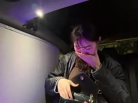 Snapshot of karenchaaan chatting on November 5, 2025, 9:23 am karenchaaan online show from November 5, 2025, 9:23 am