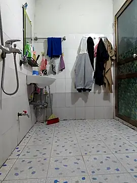 YennyeLa online show from November 10, 2025, 1:38 pm