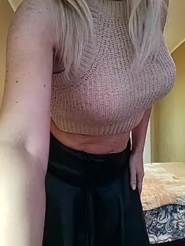 SelinaLovqx online show from December 1, 2025, 9:10 am