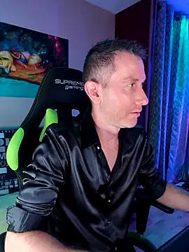 Snapshot of Gamerinleather chatting on October 29, 2025, 7:02 pm Gamerinleather online show from October 29, 2025, 7:02 pm