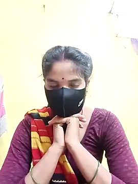 Snapshot of Shreya-750 chatting on November 3, 2025, 10:13 pm Shreya-750 online show from November 3, 2025, 10:13 pm