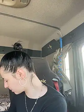 Snapshot of DianaZbo20 chatting on October 31, 2025, 8:22 am DianaZbo20 online show from October 31, 2025, 8:22 am