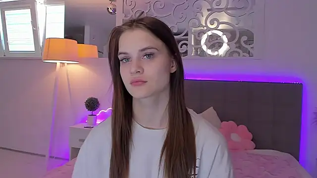 LuisaClover online show from April 5, 2026, 12:23 pm