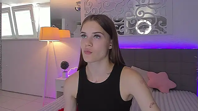 LuisaClover online show from July 11, 2026, 12:16 pm